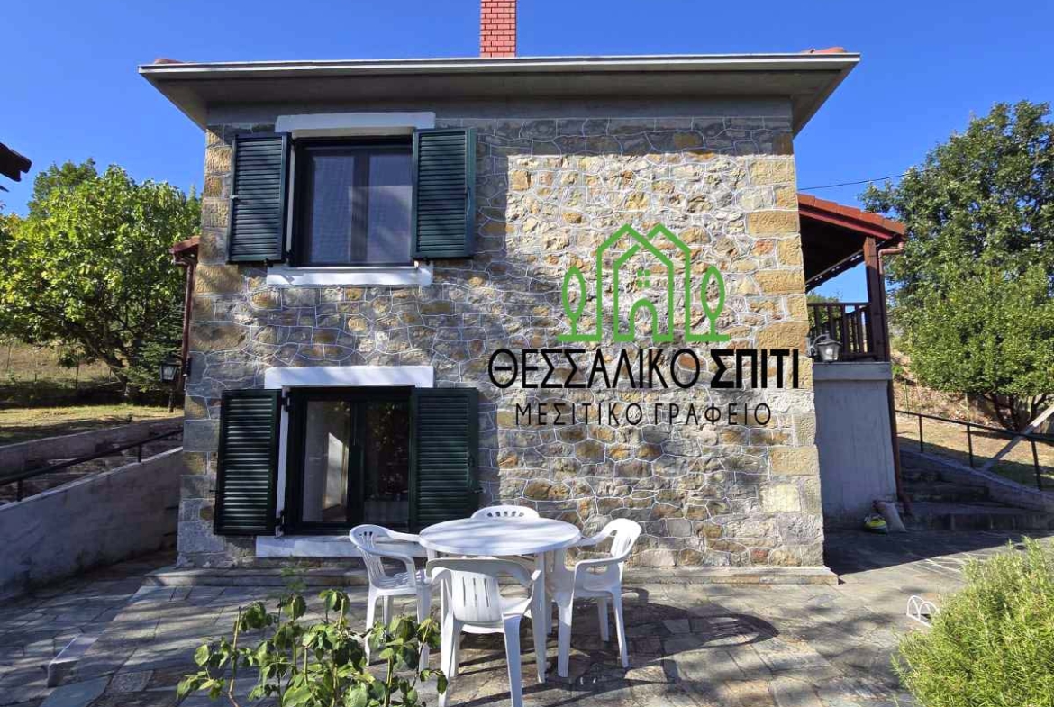 Πωλείται πέτρινη μεζονέτα στον Ξηρόκαμπο Καρδίτσας