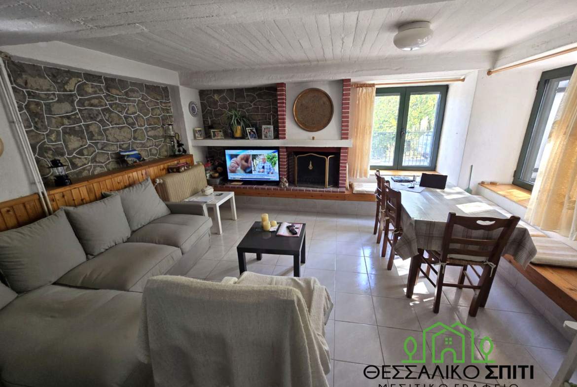 Πωλείται πέτρινη μεζονέτα στον Ξηρόκαμπο Καρδίτσας